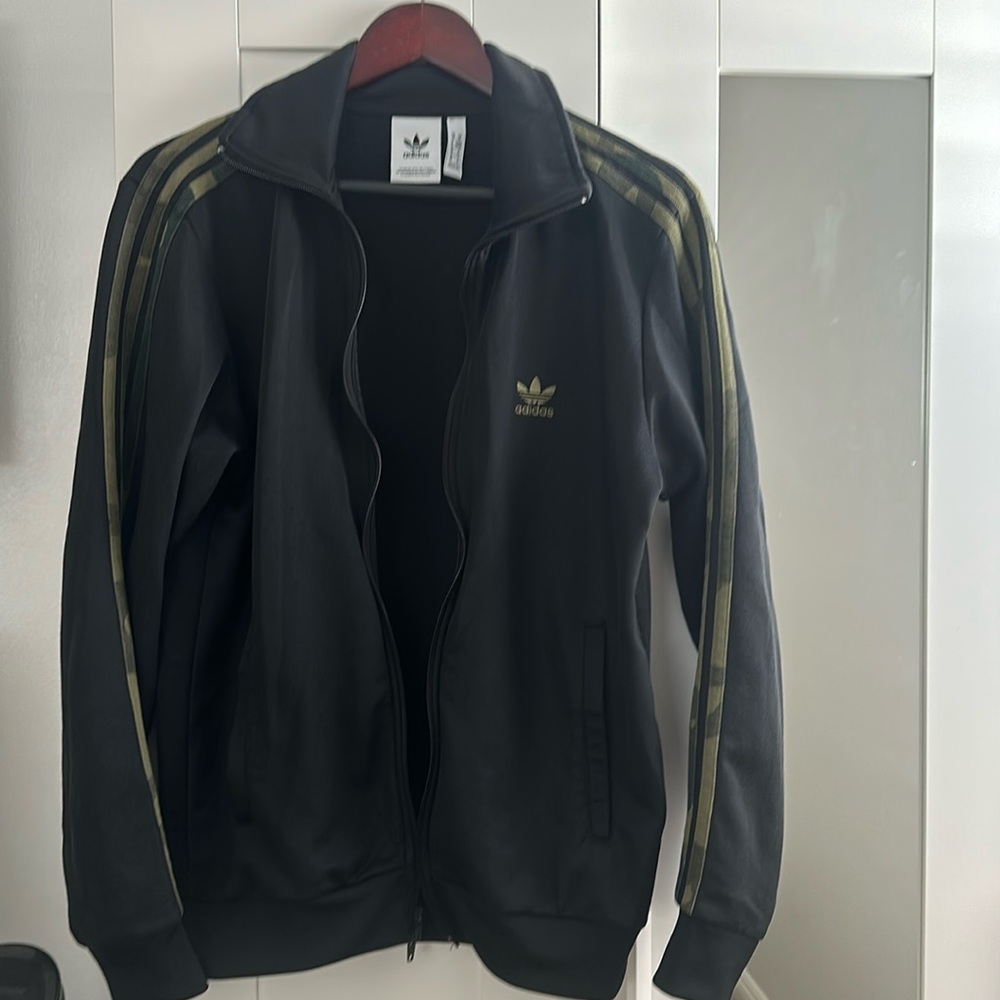 Adidas Mens Sweater Size: Medium